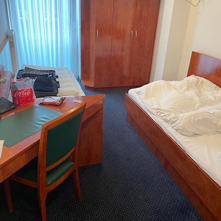 Hotel Merkenich Кьолн Екстериор снимка