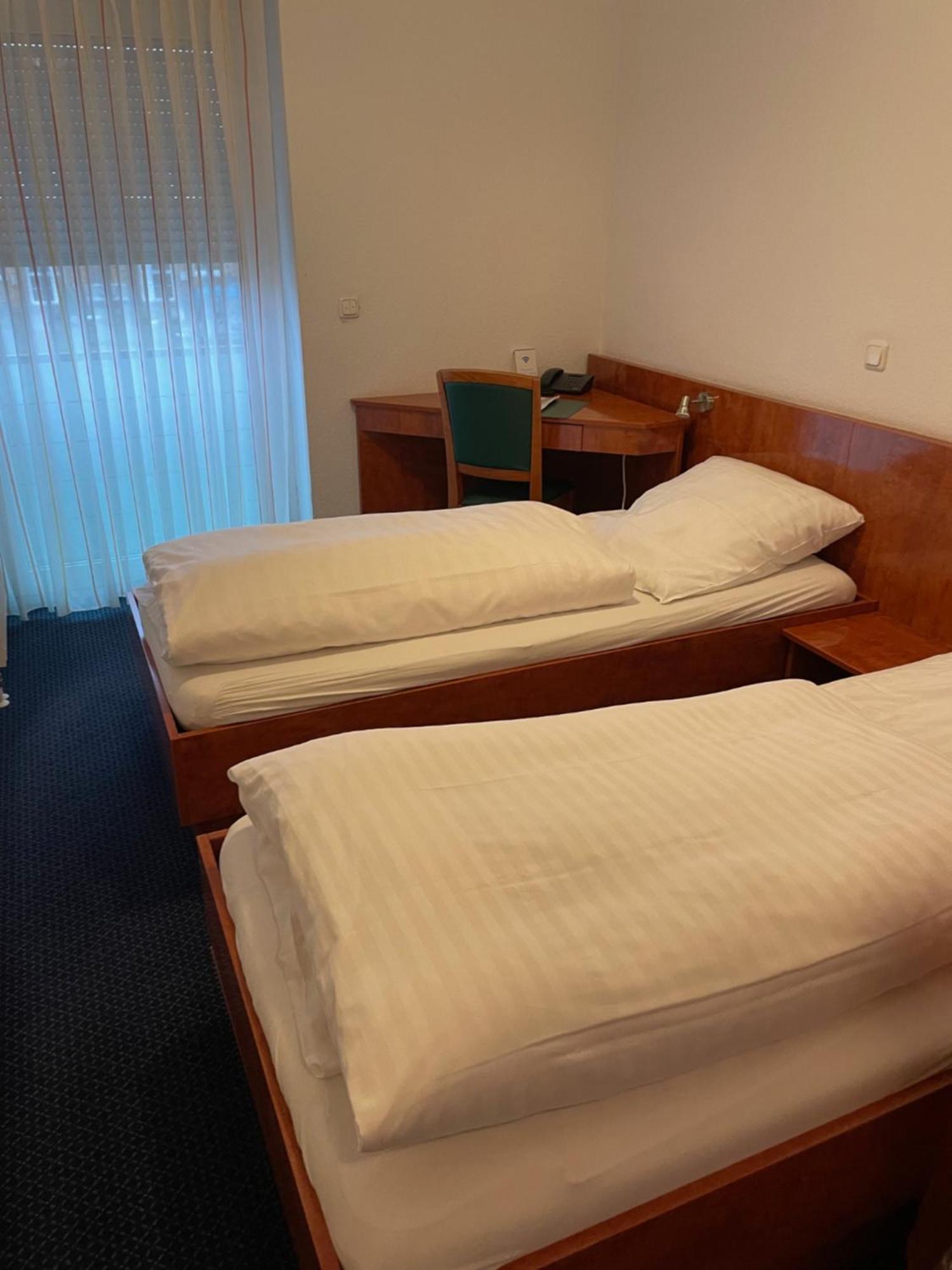 Hotel Merkenich Кьолн Екстериор снимка