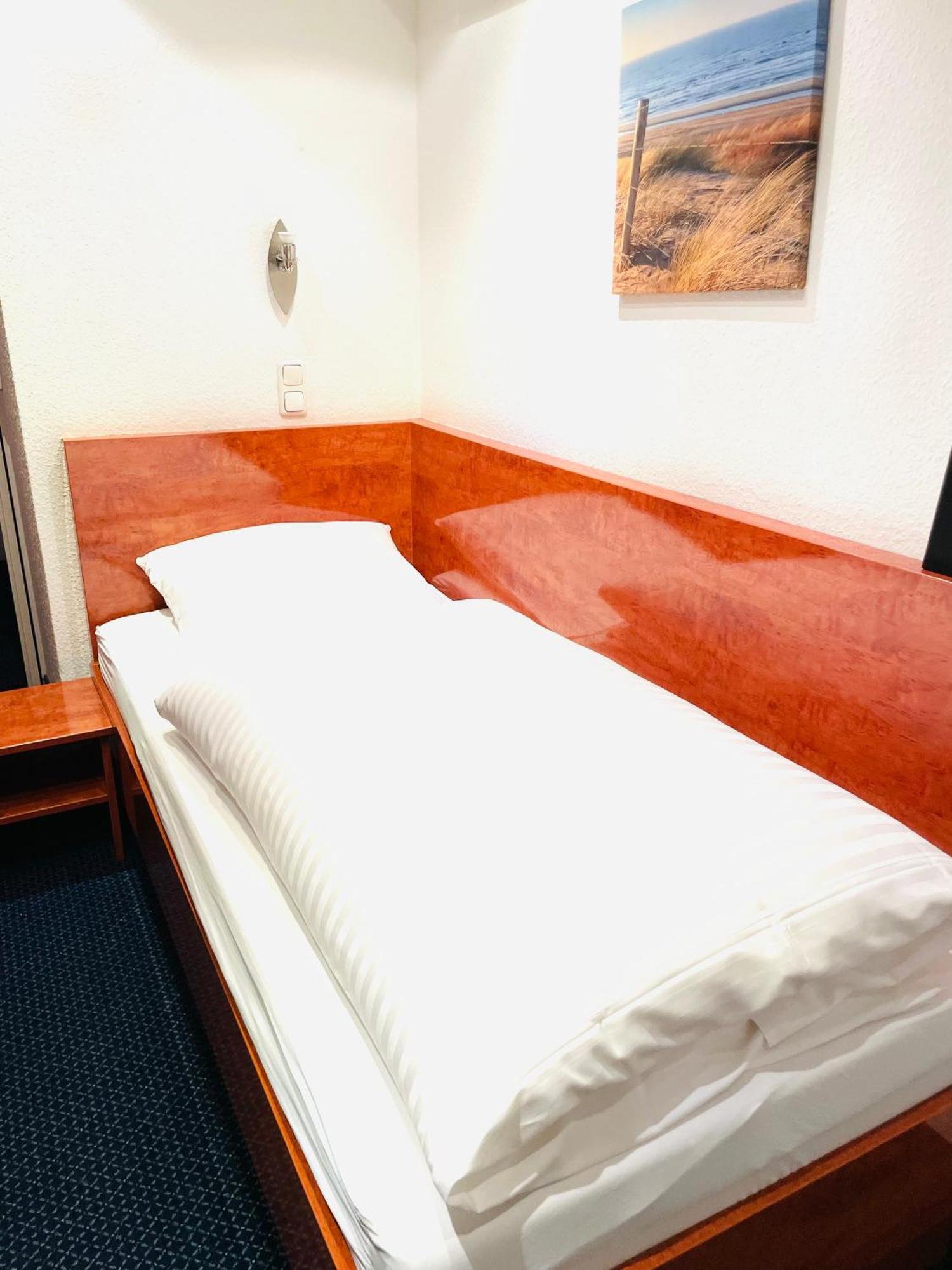 Hotel Merkenich Кьолн Екстериор снимка