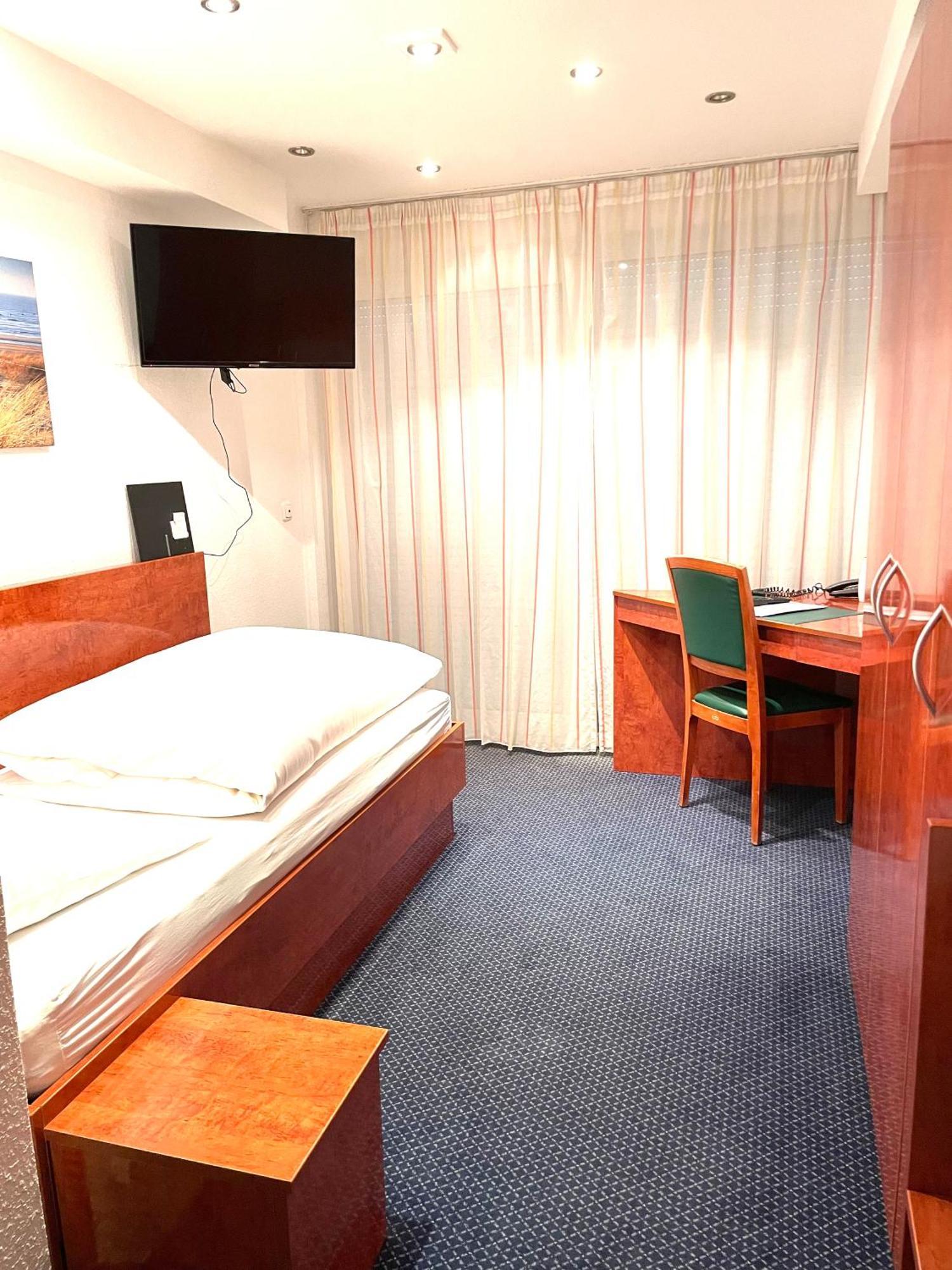 Hotel Merkenich Кьолн Екстериор снимка